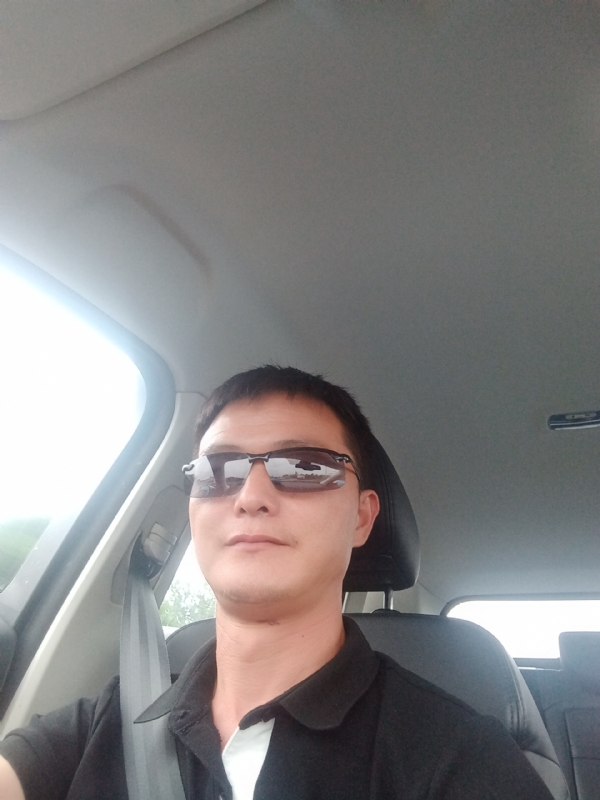 孤独的男人的第二张照片--南昌相亲服务中心