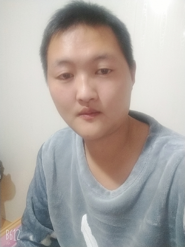 烟圈里透着伤的第一张照片--南昌相亲服务中心