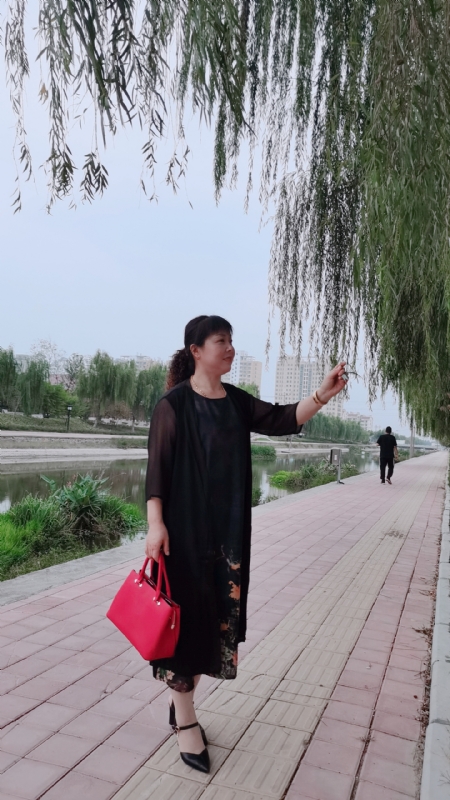 周本玲的第一张照片--南昌相亲服务中心