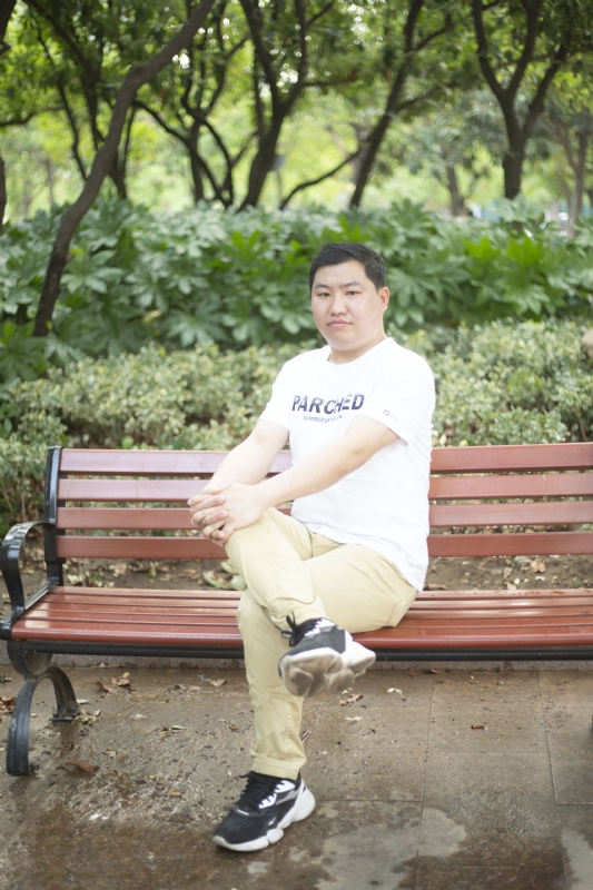 抱着鱼睡觉的猫的第一张照片--南昌相亲服务中心