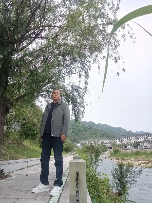 飞雪飘零的第一张照片--南昌相亲服务中心