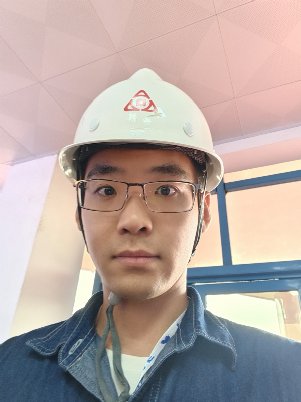 何鹏宇的第二张照片--南昌相亲服务中心